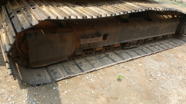 ขายCAT E200Bสภาพสวยพร้อมใช้ ติดต่อคุณอ๊อฟ พิจิตร 086-737-9991