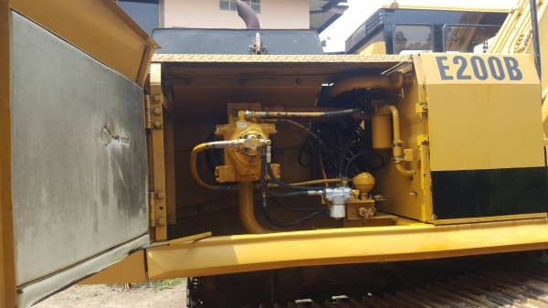 ขายCAT E200Bสภาพสวยพร้อมใช้ ติดต่อคุณอ๊อฟ พิจิตร 086-737-9991