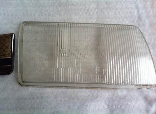 เลนส์ไฟหน้า BENZ w126 ด้านขวา BOSCH แท้