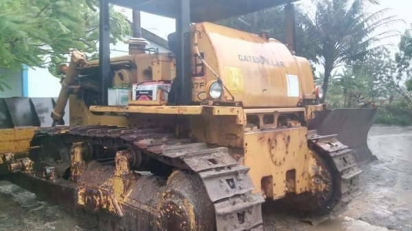 ขายคู่ 750,000  รถแทกเตอร์ CAT D6C เกียร์ทอคร์แรง มีลิปเปอร์หลัง D7F เกียร์ทอคร์แรง พร้อมใช้งาน เครื่องดี เกียร์แรง ช่วงล่างดี พร้อมใช้งานทั้งคู่ เอกสารใบซื้อขาย   รถอยู่ กาญจนบุรี  090-772-3710 090-772-3708