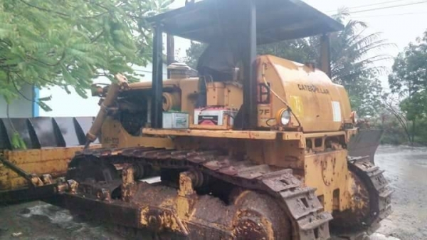 ขายคู่ 750,000  รถแทกเตอร์ CAT D6C เกียร์ทอคร์แรง มีลิปเปอร์หลัง D7F เกียร์ทอคร์แรง พร้อมใช้งาน เครื่องดี เกียร์แรง ช่วงล่างดี พร้อมใช้งานทั้งคู่ เอกสารใบซื้อขาย   รถอยู่ กาญจนบุรี  090-772-3710 090-772-3708