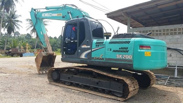 ขาย 1,850,000 KOBELCO sk 200-8 yn 12 super X 8,400 ชม. เครื่องดี ปั้มแรง เอวแน่น ช่วงล่างสวย สีไม่สวยเอกสารแจ้งจำหน่าย รถสวยพร้อมใช้ รถอยู่ เพชรบุรี 090-772-3710 090-772-3708