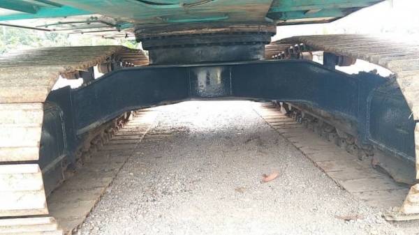 ขาย 1,850,000 KOBELCO sk 200-8 yn 12 super X 8,400 ชม. เครื่องดี ปั้มแรง เอวแน่น ช่วงล่างสวย สีไม่สวยเอกสารแจ้งจำหน่าย รถสวยพร้อมใช้ รถอยู่ เพชรบุรี 090-772-3710 090-772-3708