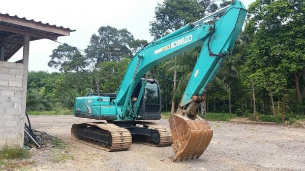 ขาย 1,850,000 KOBELCO sk 200-8 yn 12 super X 8,400 ชม. เครื่องดี ปั้มแรง เอวแน่น ช่วงล่างสวย สีไม่สวยเอกสารแจ้งจำหน่าย รถสวยพร้อมใช้ รถอยู่ เพชรบุรี 090-772-3710 090-772-3708