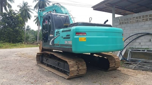 ขาย 1,850,000 KOBELCO sk 200-8 yn 12 super X 8,400 ชม. เครื่องดี ปั้มแรง เอวแน่น ช่วงล่างสวย สีไม่สวยเอกสารแจ้งจำหน่าย รถสวยพร้อมใช้ รถอยู่ เพชรบุรี 090-772-3710 090-772-3708
