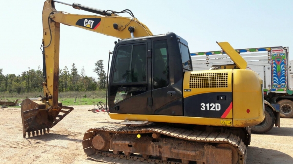 ขาย 1,350,000 CAT 312 D รถสวยเหมือนใหม่ 9,500 ชม.  เครื่องดี ปั๊มแรง เอวแน่น ช่วงล่างใหม่หมด ไฟฟ้าเต็ม เอกสารใบแจ้งจำหน่าย รถสวยพร้อมใช้ รถอยู่ ยะโสธร 090-772-3710 090-772-3708