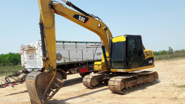 ขาย 1,350,000 CAT 312 D รถสวยเหมือนใหม่ 9,500 ชม.  เครื่องดี ปั๊มแรง เอวแน่น ช่วงล่างใหม่หมด ไฟฟ้าเต็ม เอกสารใบแจ้งจำหน่าย รถสวยพร้อมใช้ รถอยู่ ยะโสธร 090-772-3710 090-772-3708