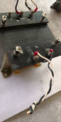 1,200 บ.ส่งถึงบ้านฟรีโทร 083-2000058 LINE ID: line832923 หม้อแปลงไฟจากไฟบ้านเรา 220 V. เป็นไฟญี่ปุ่นหรือเมริกา 100 - 120V. เลือกจุดต่อใช้งานได้ ขนาดกำลัง 7 A.เต็มๆจากญี่ปุ่น(มีแค่ 4 ตัว)