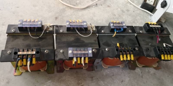 900 บ.ส่งถึงบ้านฟรีโทร 083-2000058 LINE ID: line832923 หม้อแปลงไฟจากไฟบ้านเรา 220 V. เป็นไฟญี่ปุ่นหร