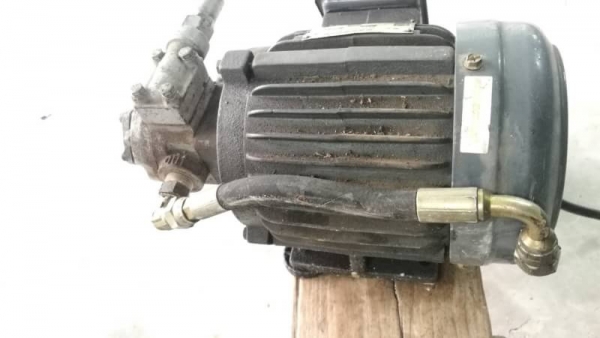 2,900 บ.ส่งถึงบ้านฟรีโทร 083-2000058 LINE ID: line832923 OIL PUMP ใช้กับระบบไฮดรอลิคได้เป็นกำลังมอเต