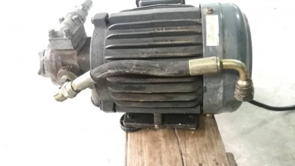 2,900 บ.ส่งถึงบ้านฟรีโทร 083-2000058 LINE ID: line832923 OIL PUMP ใช้กับระบบไฮดรอลิคได้เป็นกำลังมอเต