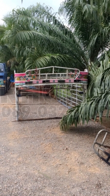 ขายด่วน แผงกระบะรถ 6ล้อ  กว้าง2 เมตร ยาว4 เมตร 30 พร้อมเสาฉาก ทำด้วยเหล็กแข้งแรง ขาย19000 บาท