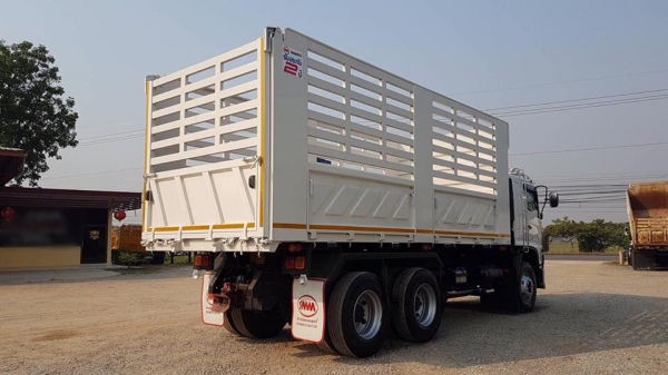 HINO MEGA 344 แรง ปี 56 เฟืองเร็ว แม่เดี่ยวดัมพ์คอกเกษตรพืชไร่ กระบะสามมิตรแท้ ไมล์แท้ 100,000 กม. ยางเรเดียลเต็ม ทะเบียนพร้อม