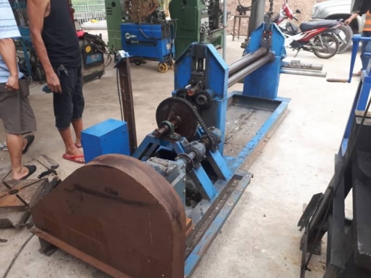 ขายม้วน5ฟุตเพลาตัน3ลูกกลิ้งพร้อมมอเตอร์ระบบเฟืองทดม้วนได้หนา4มิลสบายๆๆครับ