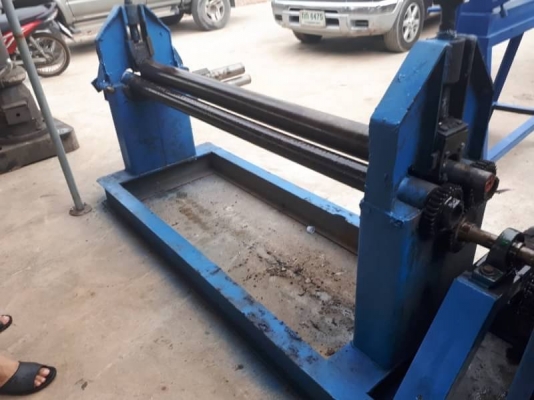 ขายม้วน5ฟุตเพลาตัน3ลูกกลิ้งพร้อมมอเตอร์ระบบเฟืองทดม้วนได้หนา4มิลสบายๆๆครับ