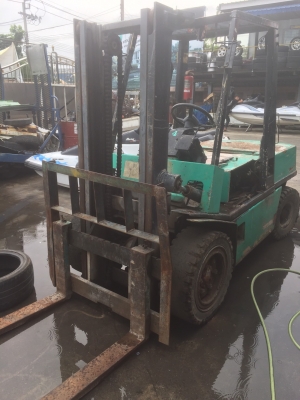 ขายรถฟอร์คลิฟต์ นิสสัน 3 ตัน ราคา 135000