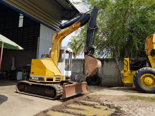 ขออนุญาติขายรถขุด ขนาด 5.5 ตัน หรือ PC 55 Mitsubishi MXR55 แทรคยางสภาพสมบูรณ์ เครื่องยนต์ดีมาก (หัวน็อตยังสีทอง) การใช้งานรถคันนี้เพียง 1800 ชั่วโมง รถนอกไม่เคยใช้งานในไทย สภาพเอวสวิงดีมากๆ ระบบทำงานไว สภาพนี้หาได้ยากมาก รับรองคุณภาพและการใช้งาน ราคา 320,