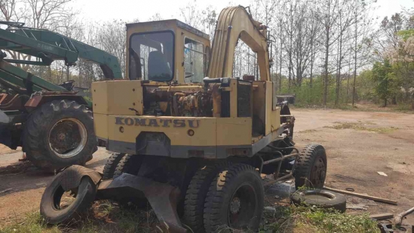 ขาย แบคโฮล้อยางขับเคลื่อน 2 เพลา 4WD KOMATSU PW60-1 ติดคีบ มีบุ้งกี๋ให้ด้วย ยางเต็ม เอกสารใบซื้อขาย ขาย แบคโฮล้อยางขับเคลื่อน 2 เพลา 4WD KOMATSU PW60-1 ติดคีบ มีบุ้งกี๋ให้ด้วย ยางเต็ม เอกสารใบซื้อขาย