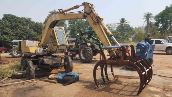 ขาย แบคโฮล้อยางขับเคลื่อน 2 เพลา 4WD KOMATSU PW60-1 ติดคีบ มีบุ้งกี๋ให้ด้วย ยางเต็ม เอกสารใบซื้อขาย ขาย แบคโฮล้อยางขับเคลื่อน 2 เพลา 4WD KOMATSU PW60-1 ติดคีบ มีบุ้งกี๋ให้ด้วย ยางเต็ม เอกสารใบซื้อขาย