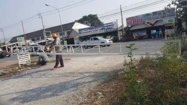 เหล็กกั้นประตู ร้านอาหารหรือลาดจอดรถ ยาว 8 เมตร