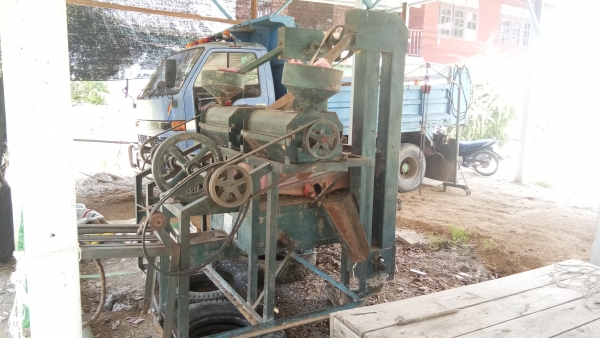 ขายสีๆข้าวหิน24นิ้ว.2หัวสีครั่งเดียวเป็นข้าวสารเลย.ครับ.พ่อแก่แล้วสีไม่ไหวครับ