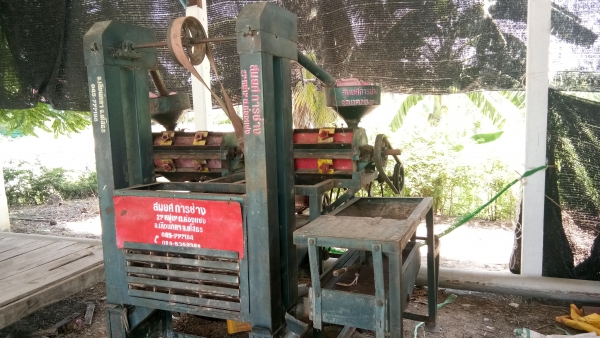 ขายสีๆข้าวหิน24นิ้ว.2หัวสีครั่งเดียวเป็นข้าวสารเลย.ครับ.พ่อแก่แล้วสีไม่ไหวครับ