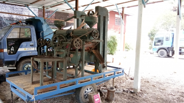 ขายสีๆข้าวหิน24นิ้ว.2หัวสีครั่งเดียวเป็นข้าวสารเลย.ครับ.พ่อแก่แล้วสีไม่ไหวครับ