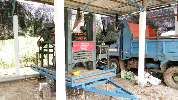 ขายสีๆข้าวหิน24นิ้ว.2หัวสีครั่งเดียวเป็นข้าวสารเลย.ครับ.พ่อแก่แล้วสีไม่ไหวครับ