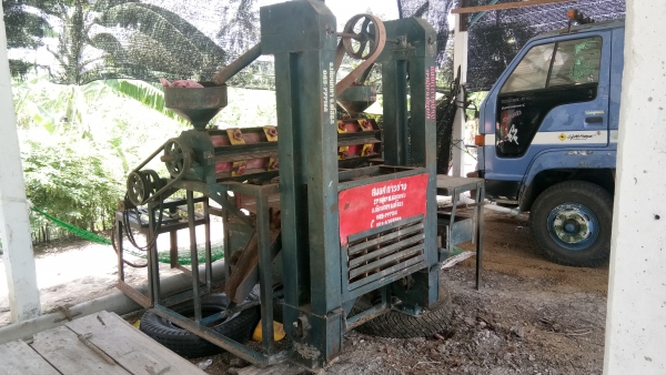 ขายสีๆข้าวหิน24นิ้ว.2หัวสีครั่งเดียวเป็นข้าวสารเลย.ครับ.พ่อแก่แล้วสีไม่ไหวครับ