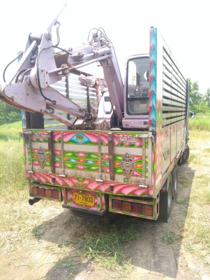 รถแบคโฮ SUMITOMO PC60 รถเก่านอกพึ่งนำเข้ามา ยังไม่เคยใช้งานในไทย เครื่องดี ปั๊มแรง เอวแน่น โซ่แทร็กเหล็ก มีเกี๊ยยาง มีลายหัวกระแทก ใช้ไฟฟ้า สภาพพร้อมใช้งาน มีเอกสารใบอินวอยซ์