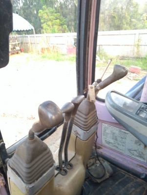 รถแบคโฮ SUMITOMO PC60 รถเก่านอกพึ่งนำเข้ามา ยังไม่เคยใช้งานในไทย เครื่องดี ปั๊มแรง เอวแน่น โซ่แทร็กเหล็ก มีเกี๊ยยาง มีลายหัวกระแทก ใช้ไฟฟ้า สภาพพร้อมใช้งาน มีเอกสารใบอินวอยซ์