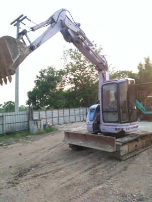 รถแบคโฮ SUMITOMO PC60 รถเก่านอกพึ่งนำเข้ามา ยังไม่เคยใช้งานในไทย เครื่องดี ปั๊มแรง เอวแน่น โซ่แทร็กเหล็ก มีเกี๊ยยาง มีลายหัวกระแทก ใช้ไฟฟ้า สภาพพร้อมใช้งาน มีเอกสารใบอินวอยซ์