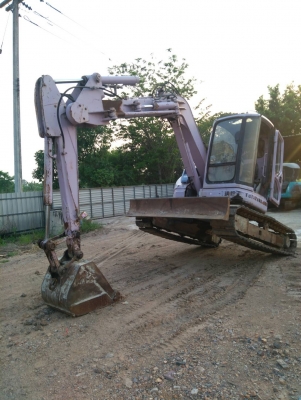 รถแบคโฮ SUMITOMO PC60 รถเก่านอกพึ่งนำเข้ามา ยังไม่เคยใช้งานในไทย เครื่องดี ปั๊มแรง เอวแน่น โซ่แทร็กเหล็ก มีเกี๊ยยาง มีลายหัวกระแทก ใช้ไฟฟ้า สภาพพร้อมใช้งาน มีเอกสารใบอินวอยซ์