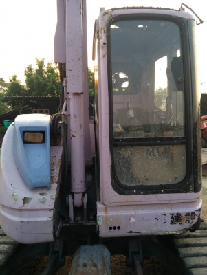 รถแบคโฮ SUMITOMO PC60 รถเก่านอกพึ่งนำเข้ามา ยังไม่เคยใช้งานในไทย เครื่องดี ปั๊มแรง เอวแน่น โซ่แทร็กเหล็ก มีเกี๊ยยาง มีลายหัวกระแทก ใช้ไฟฟ้า สภาพพร้อมใช้งาน มีเอกสารใบอินวอยซ์