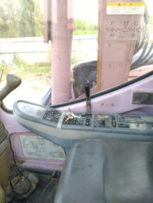 รถแบคโฮ SUMITOMO PC60 รถเก่านอกพึ่งนำเข้ามา ยังไม่เคยใช้งานในไทย เครื่องดี ปั๊มแรง เอวแน่น โซ่แทร็กเหล็ก มีเกี๊ยยาง มีลายหัวกระแทก ใช้ไฟฟ้า สภาพพร้อมใช้งาน มีเอกสารใบอินวอยซ์