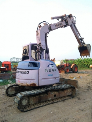 รถแบคโฮ SUMITOMO PC60 รถเก่านอกพึ่งนำเข้ามา ยังไม่เคยใช้งานในไทย เครื่องดี ปั๊มแรง เอวแน่น โซ่แทร็กเหล็ก มีเกี๊ยยาง มีลายหัวกระแทก ใช้ไฟฟ้า สภาพพร้อมใช้งาน มีเอกสารใบอินวอยซ์