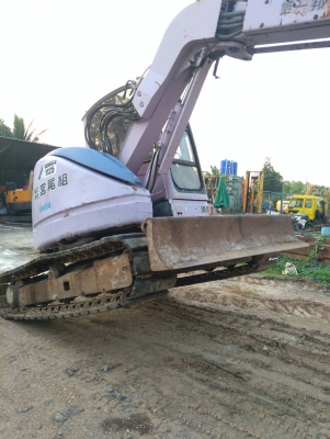 รถแบคโฮ SUMITOMO PC60 รถเก่านอกพึ่งนำเข้ามา ยังไม่เคยใช้งานในไทย เครื่องดี ปั๊มแรง เอวแน่น โซ่แทร็กเหล็ก มีเกี๊ยยาง มีลายหัวกระแทก ใช้ไฟฟ้า สภาพพร้อมใช้งาน มีเอกสารใบอินวอยซ์