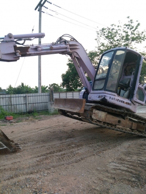 รถแบคโฮ SUMITOMO PC60 รถเก่านอกพึ่งนำเข้ามา ยังไม่เคยใช้งานในไทย เครื่องดี ปั๊มแรง เอวแน่น โซ่แทร็กเหล็ก มีเกี๊ยยาง มีลายหัวกระแทก ใช้ไฟฟ้า สภาพพร้อมใช้งาน มีเอกสารใบอินวอยซ์