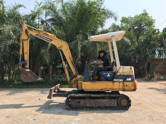 ขายKOMATSU PC30-6 คอนโทลดี ปั้มแรง แน่นๆ สวยเดิมจากญี่ปุ่น100\% ทำงานสมบูรณ์ทุกระบบ รับรองไม่ผิดหวัง 235,000 เท่านั้น!!