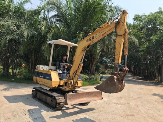 ขายKOMATSU PC30-6 คอนโทลดี ปั้มแรง แน่นๆ สวยเดิมจากญี่ปุ่น100\% ทำงานสมบูรณ์ทุกระบบ รับรองไม่ผิดหวัง 235,000 เท่านั้น!!