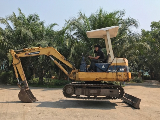 ขายKOMATSU PC30-6 คอนโทลดี ปั้มแรง แน่นๆ สวยเดิมจากญี่ปุ่น100\% ทำงานสมบูรณ์ทุกระบบ รับรองไม่ผิดหวัง 235,000 เท่านั้น!!