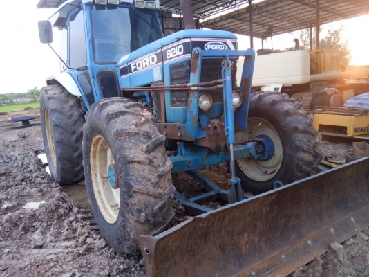 ขายรถไถFord8210เก๋งแอร์ ใบดัน ผลาน4สภาพสวยพร้อมใช้ ติดต่อคุณอ๊อฟ พิจิตร 086-737-9991