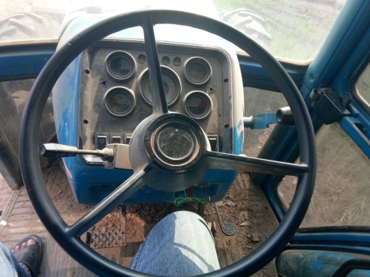 ขายรถไถFord8210เก๋งแอร์ ใบดัน ผลาน4สภาพสวยพร้อมใช้ ติดต่อคุณอ๊อฟ พิจิตร 086-737-9991