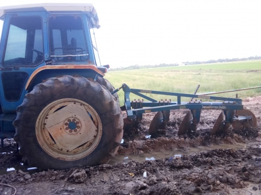 ขายรถไถFord8210เก๋งแอร์ ใบดัน ผลาน4สภาพสวยพร้อมใช้ ติดต่อคุณอ๊อฟ พิจิตร 086-737-9991