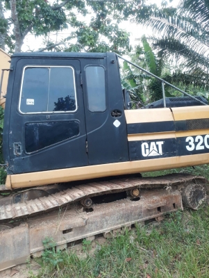 ขายรถแบคโฮ CAT 320 V2 ราคา 650000