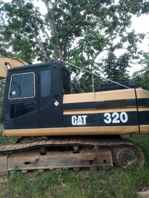 ขายรถแบคโฮ CAT 320 V2 ราคา 650000