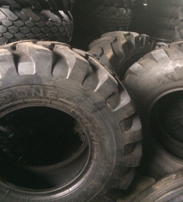 ฝากขาย ยางทุกชนิด ที่ใช้กับรถบด รถเกรด รถตัก และใช้กับรถการเกษตร ทุกชนิด ฯลฯ และอื่นๆอีกมาก
