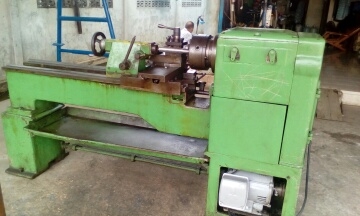 เครื่องกลึง 6 ฟุต 3 เพลา เกียร์บล็อก พร้อมใช้งาน สวยๆๆ 78,000 ด่วนๆๆๆ