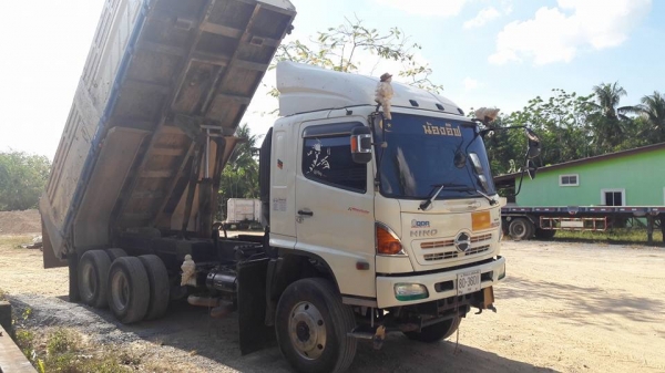 Hino 344 แรง ปี 57 ไมล์สามหมื่น แม่เดี่ยวดัมพ์สามมิตร มีระบบลากพ่วง ทะเบียนพร้อม