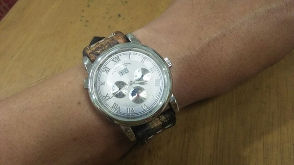 วันละเรือน เรือนละวัน นาฬิกา ออโตเมติก สวยหรู ราคา 1800 วันละเรือน เรือนละวัน นาฬิกา ออโตเมติก สวยหรู ราคา 1800